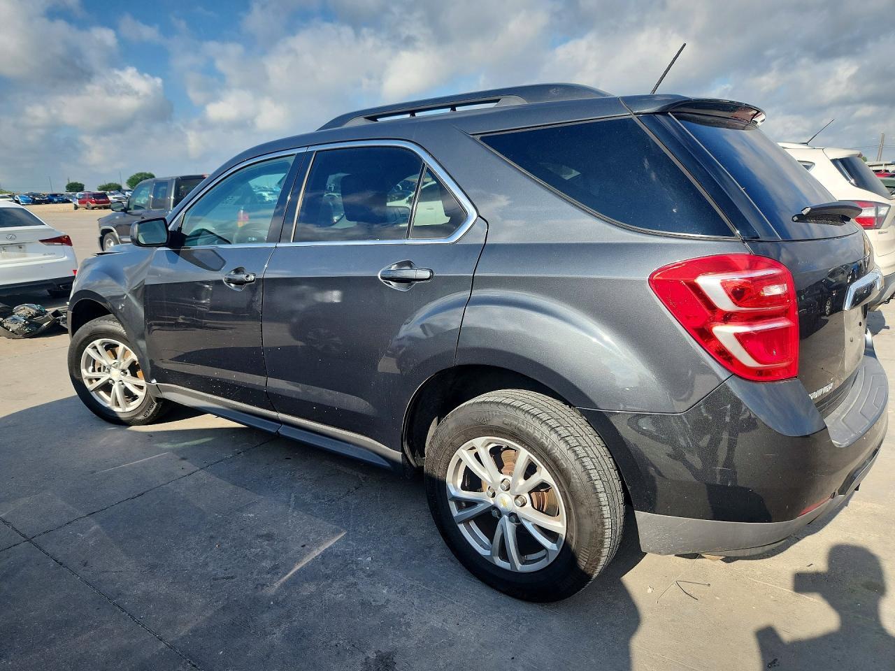 2017 Chevrolet Equinox Lt - Image 2