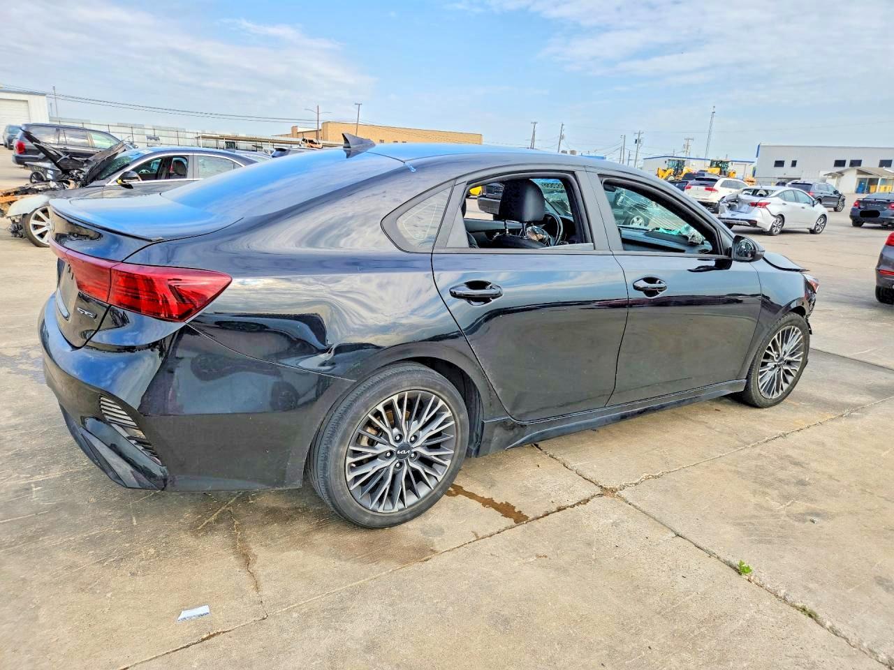 2023 Kia Forte Gt Line - Image 3