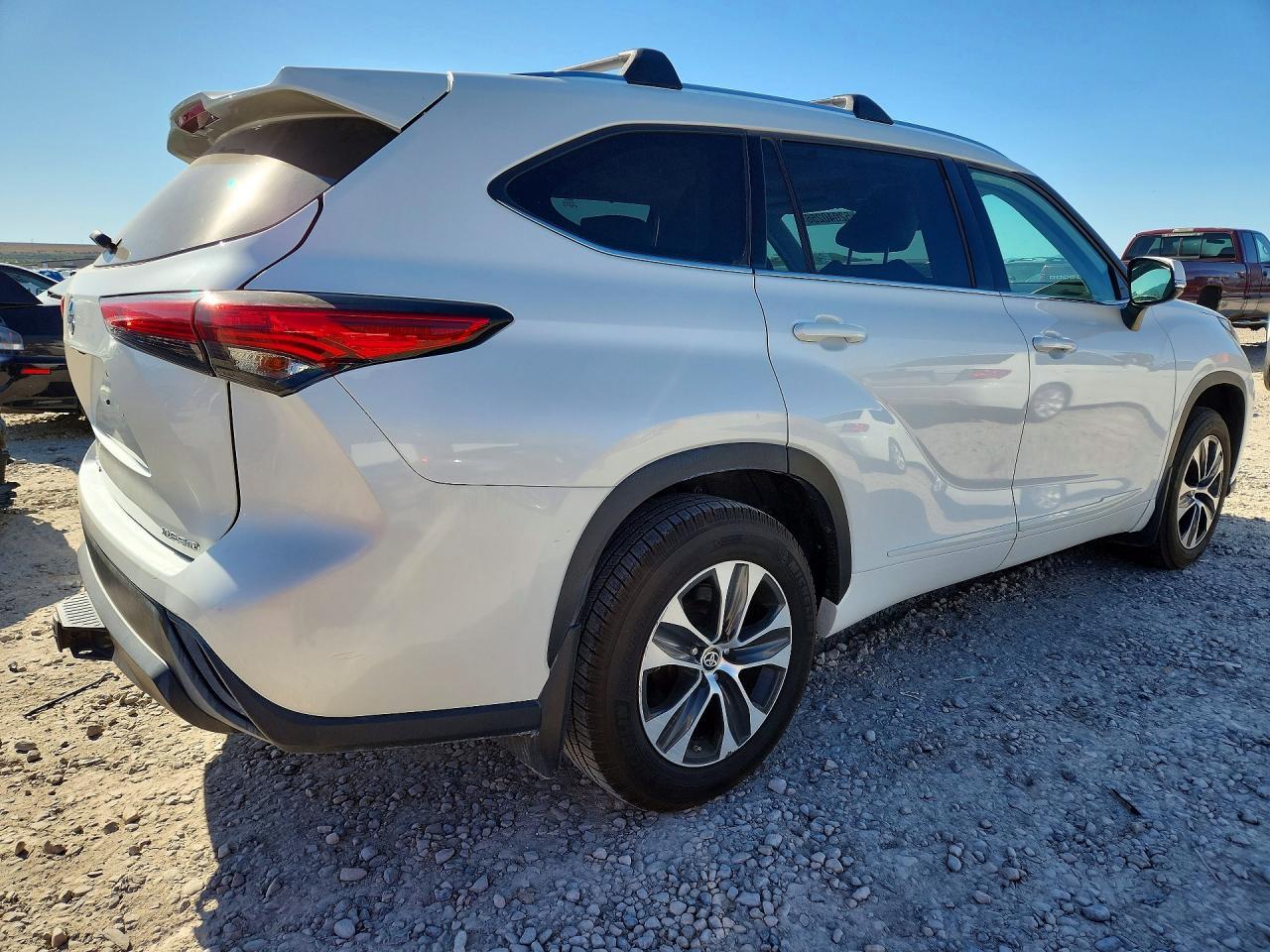 2021 Toyota Highlander Xle - Image 3