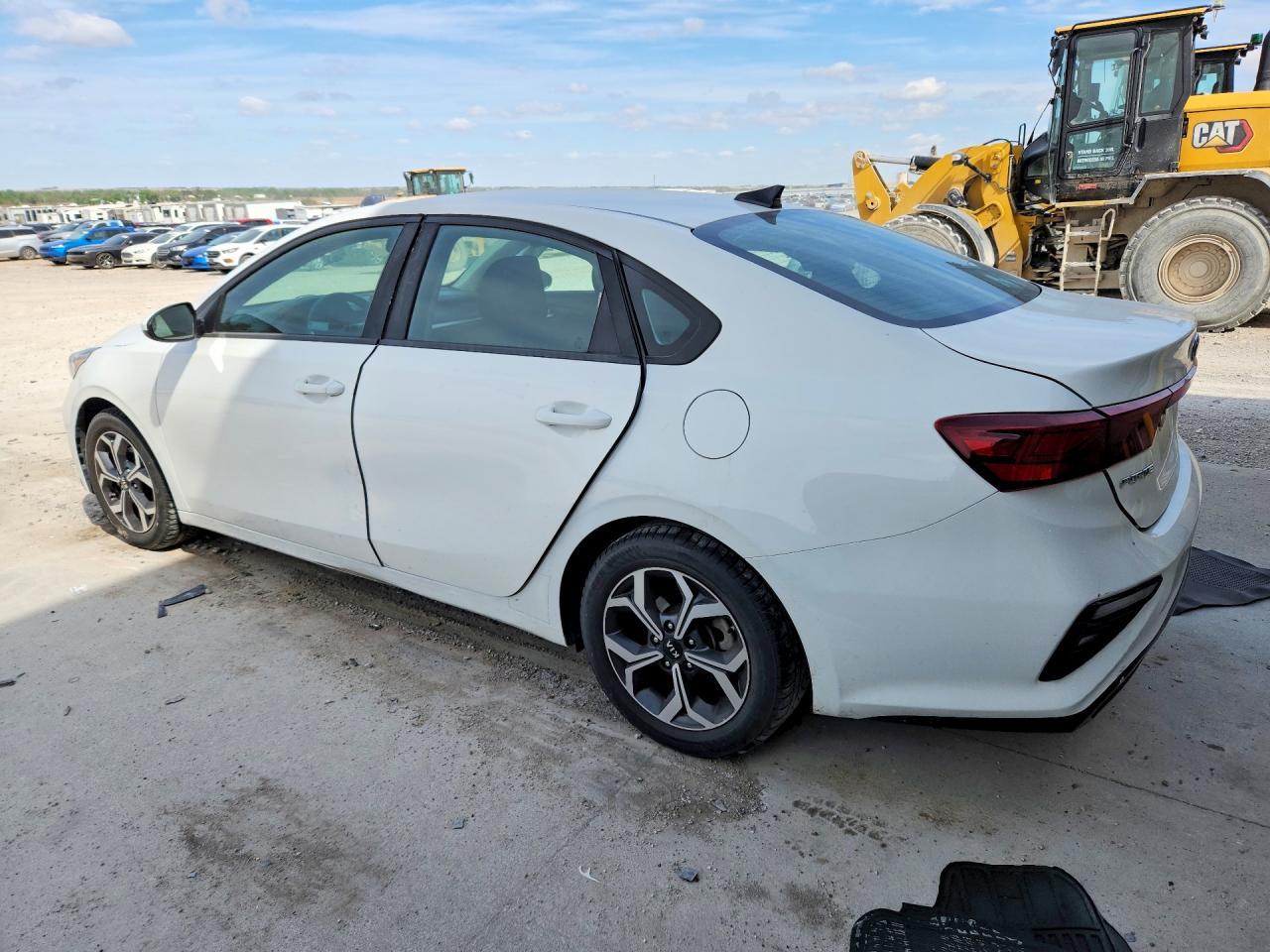 2019 Kia Forte Lxs - Image 2