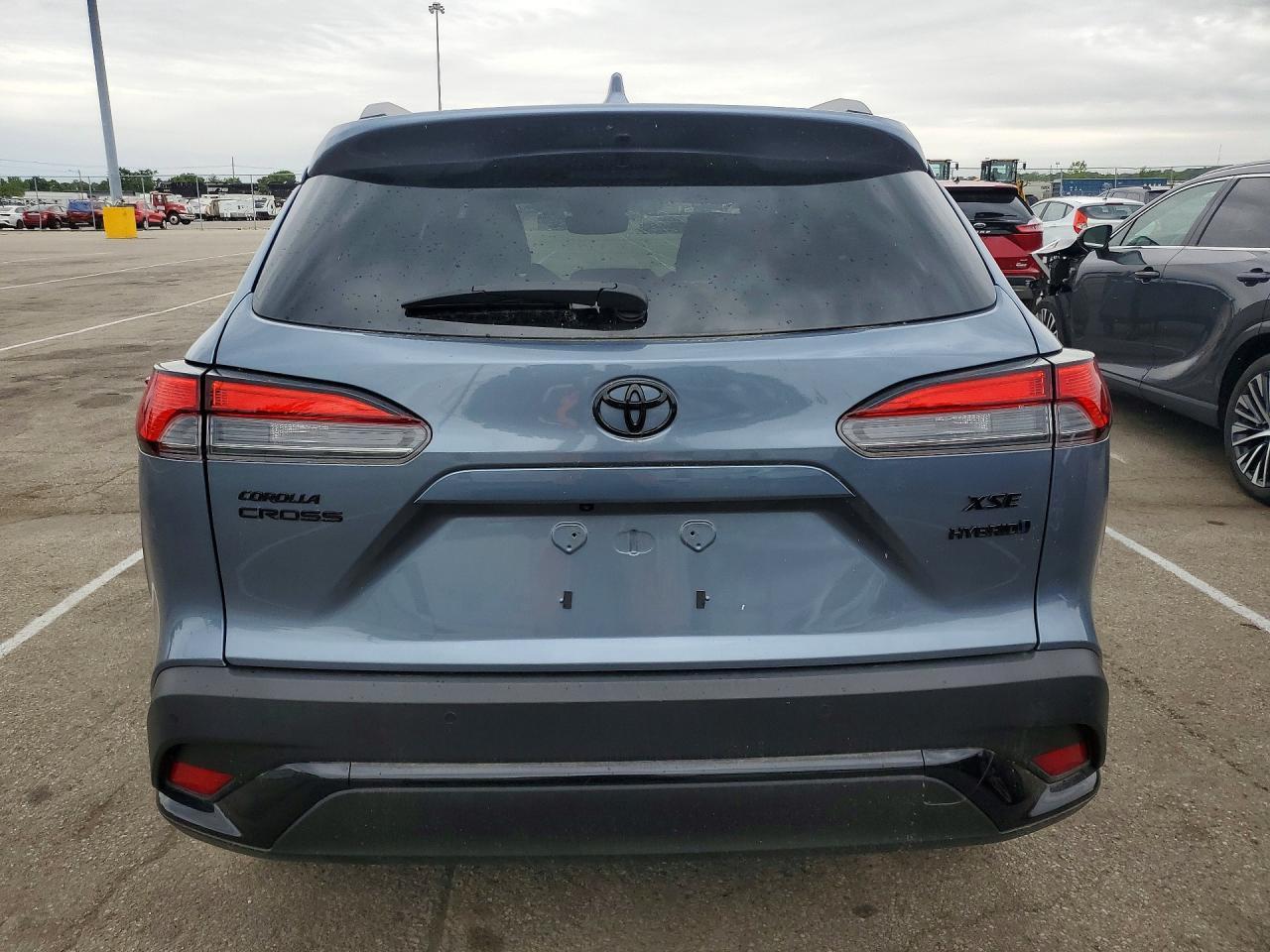2024 Toyota Corolla Cross Hybrid Xse - Фото 6