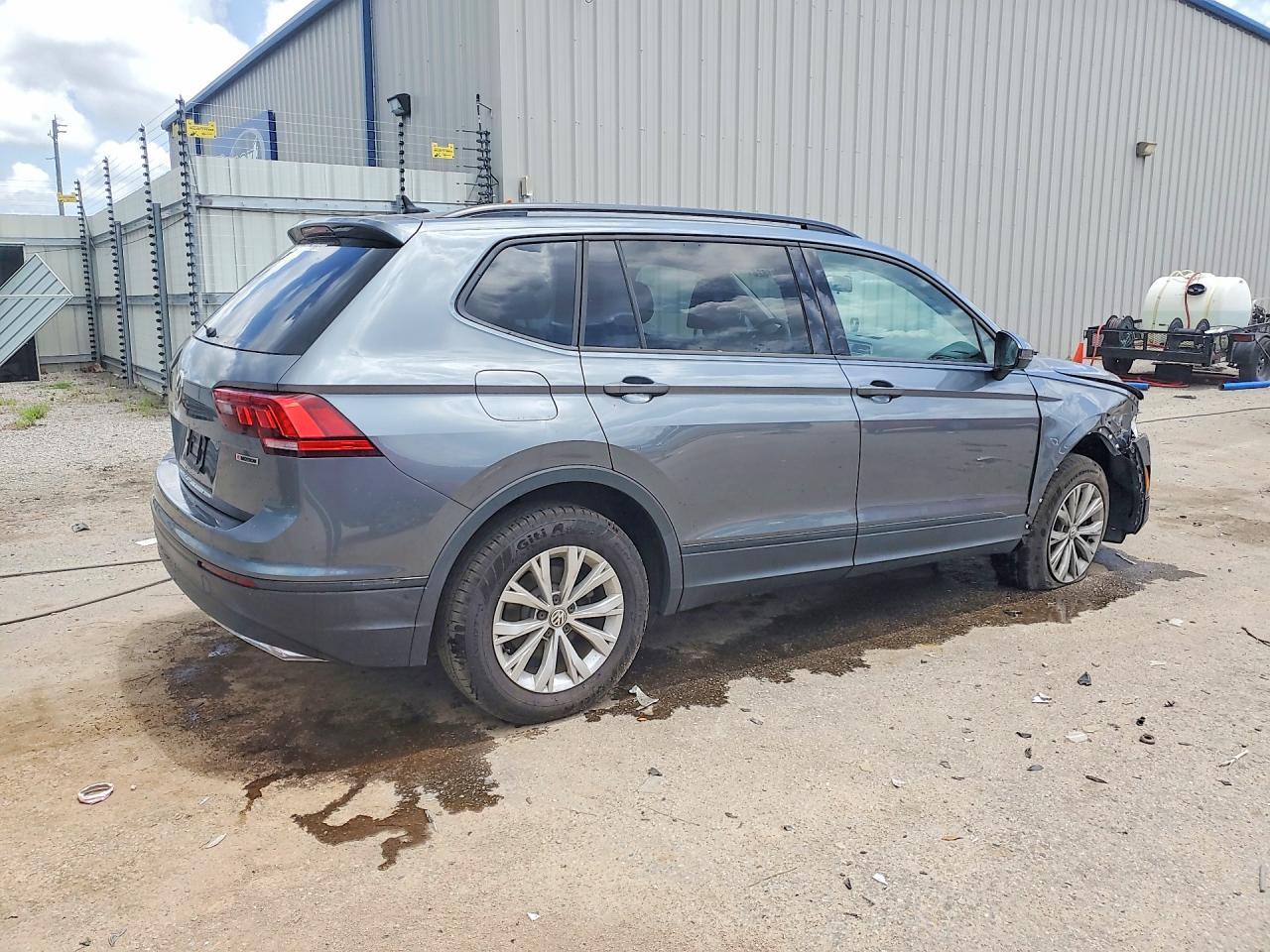 2020 Volkswagen Tiguan S - Фото 3