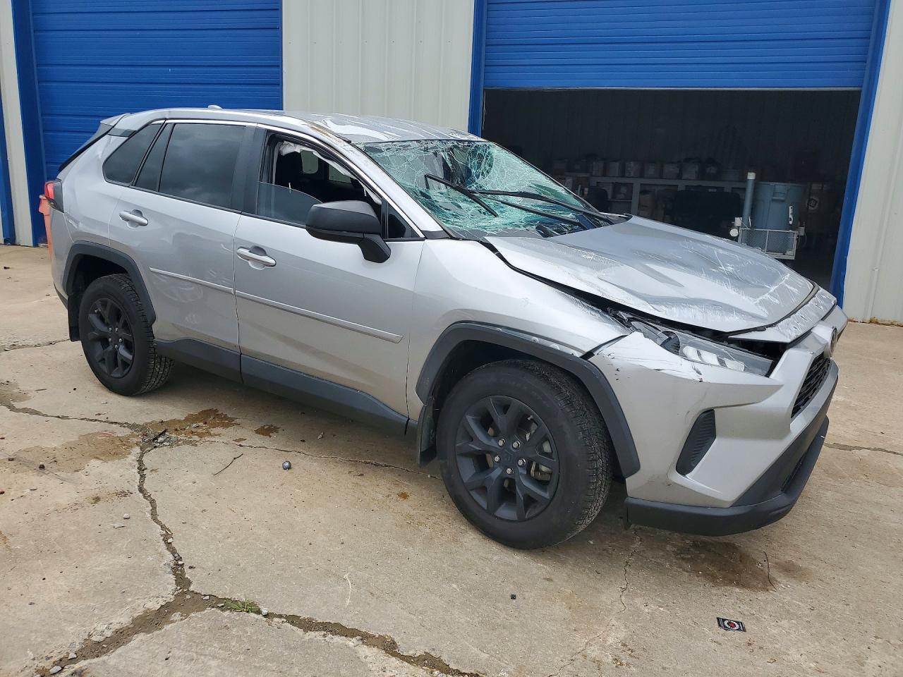 2022 Toyota Rav4 Le - Image 4