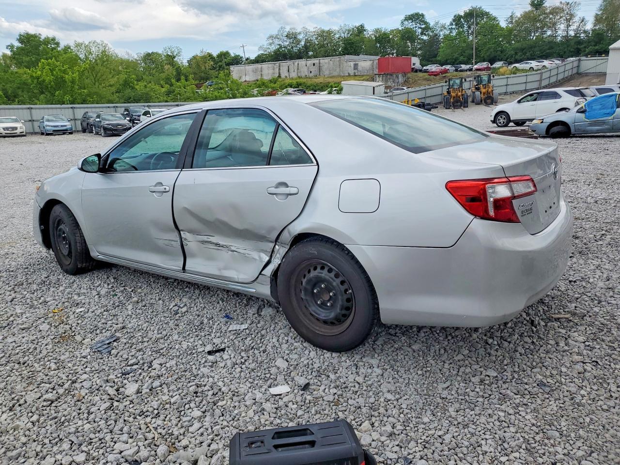 2012 Toyota Camry Le - Фото 2