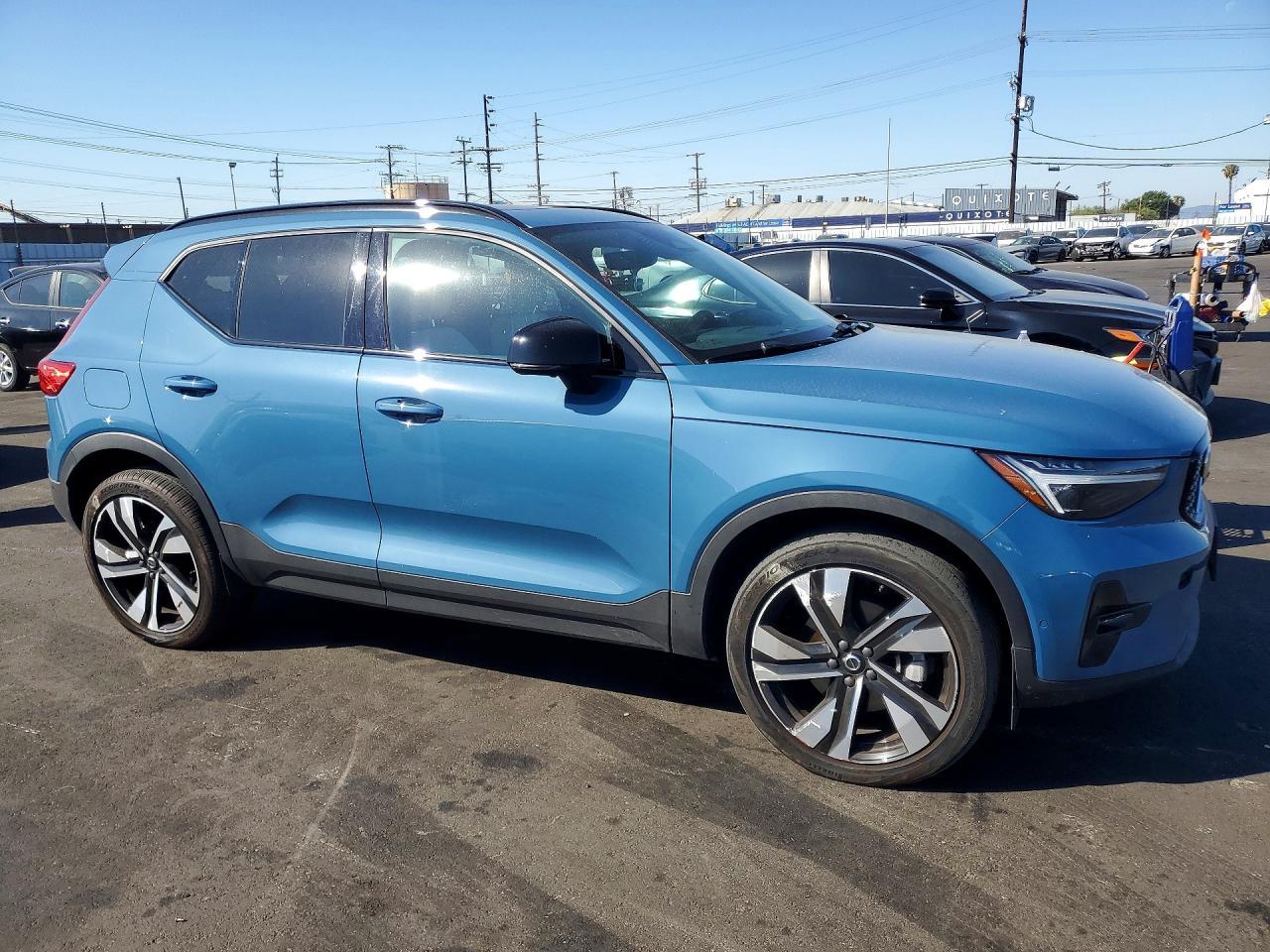 2024 Volvo Xc40 Plus - Image 4