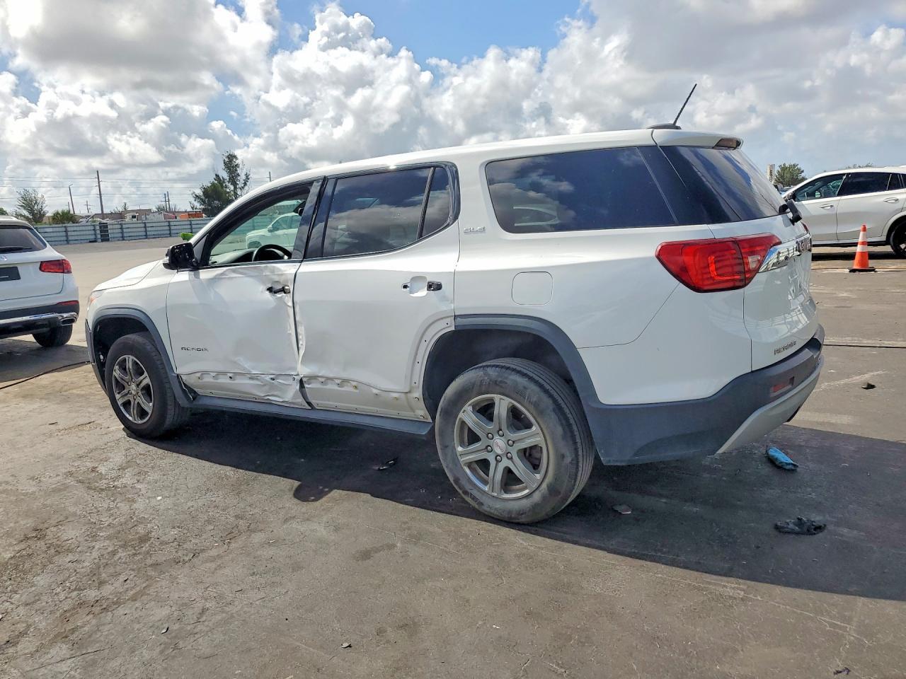 2018 GMC Acadia Sle - Image 2