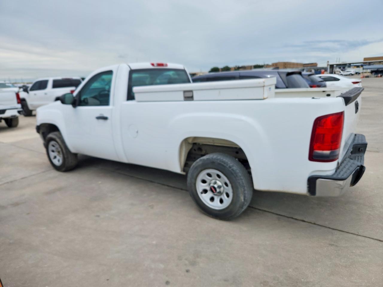 2013 GMC Sierra C1500 - Image 2
