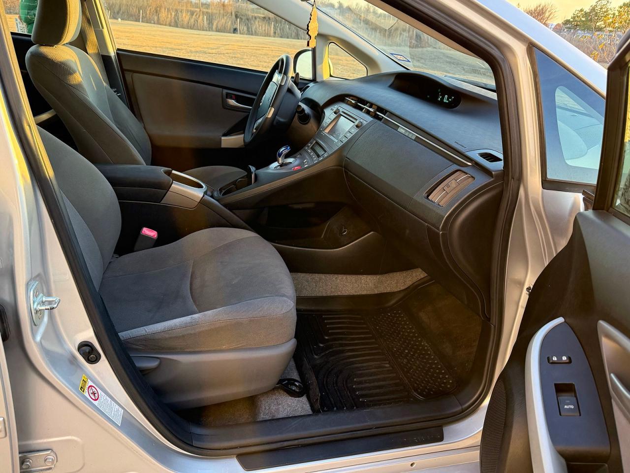2012 Toyota Prius - Image 5
