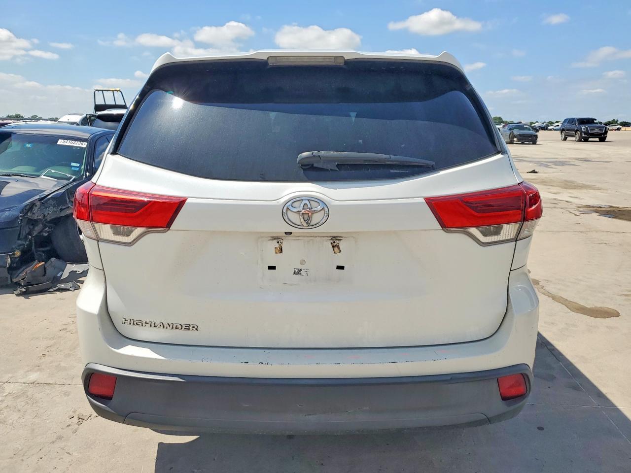 2018 Toyota Highlander Le - Фото 6