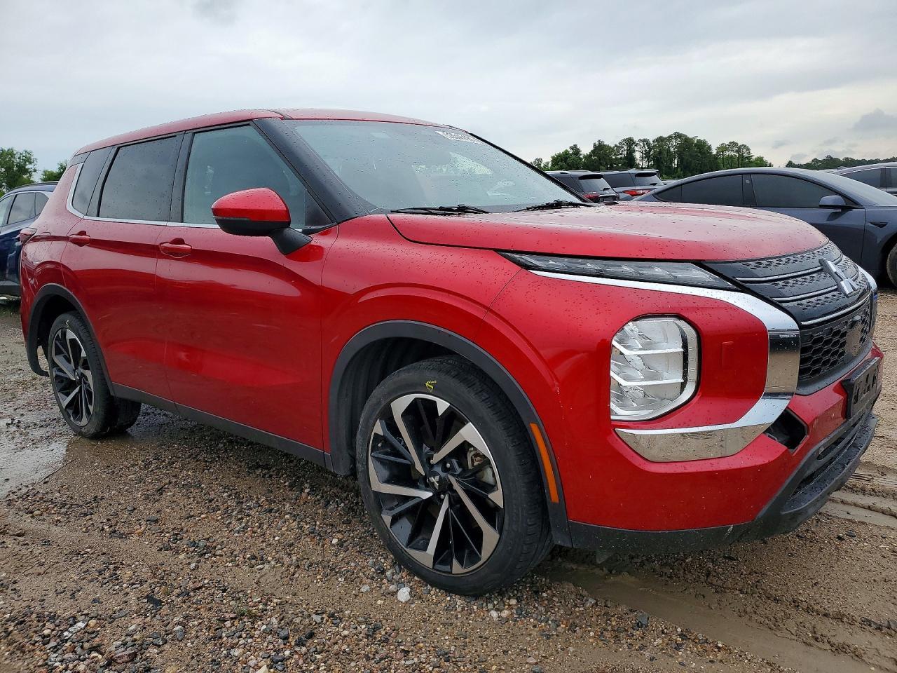 2022 Mitsubishi Outlander - Image 4