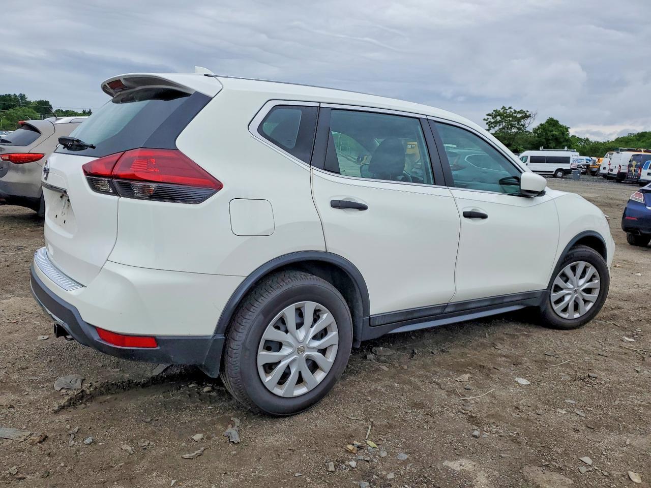 2018 Nissan Rogue S - Фото 3
