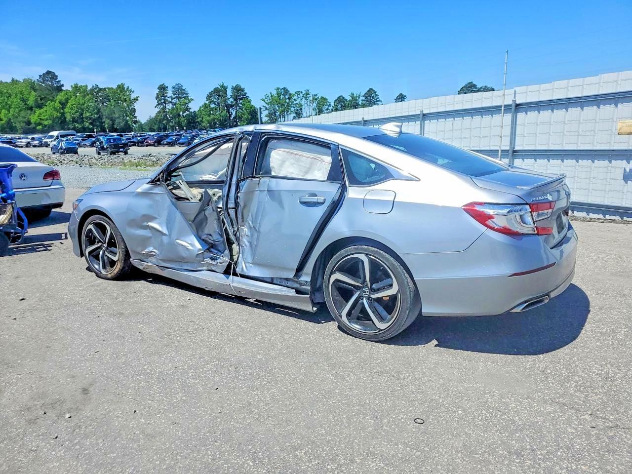2020 Honda Accord Sport - Image 2