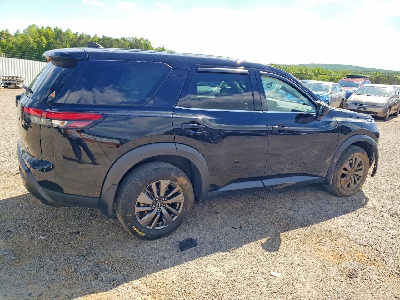 2023 Nissan Pathfinder S - Image 3