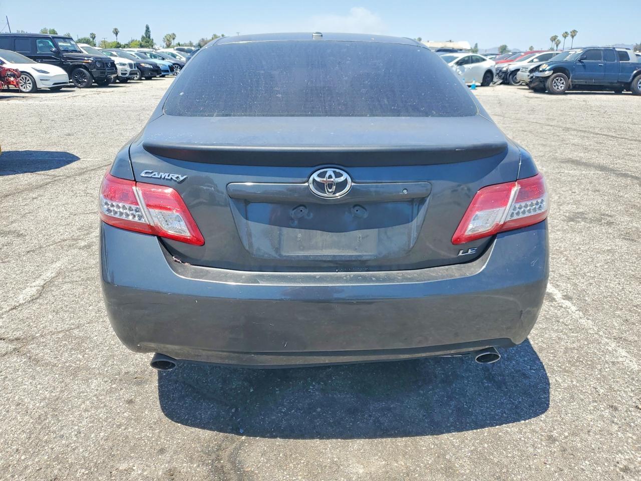 2011 Toyota Camry Le V6 - Image 6