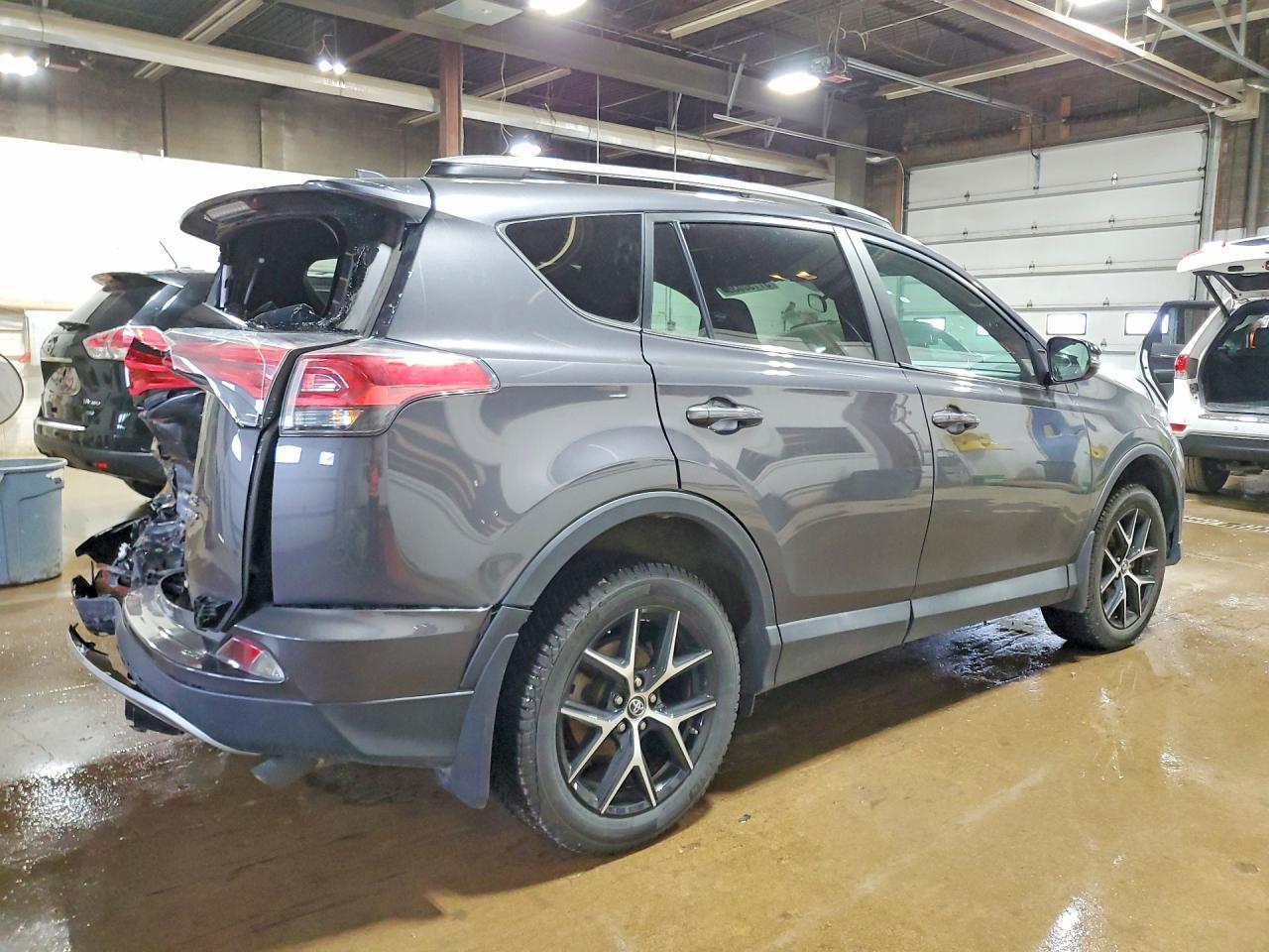 2017 Toyota Rav4 Se - Фото 3