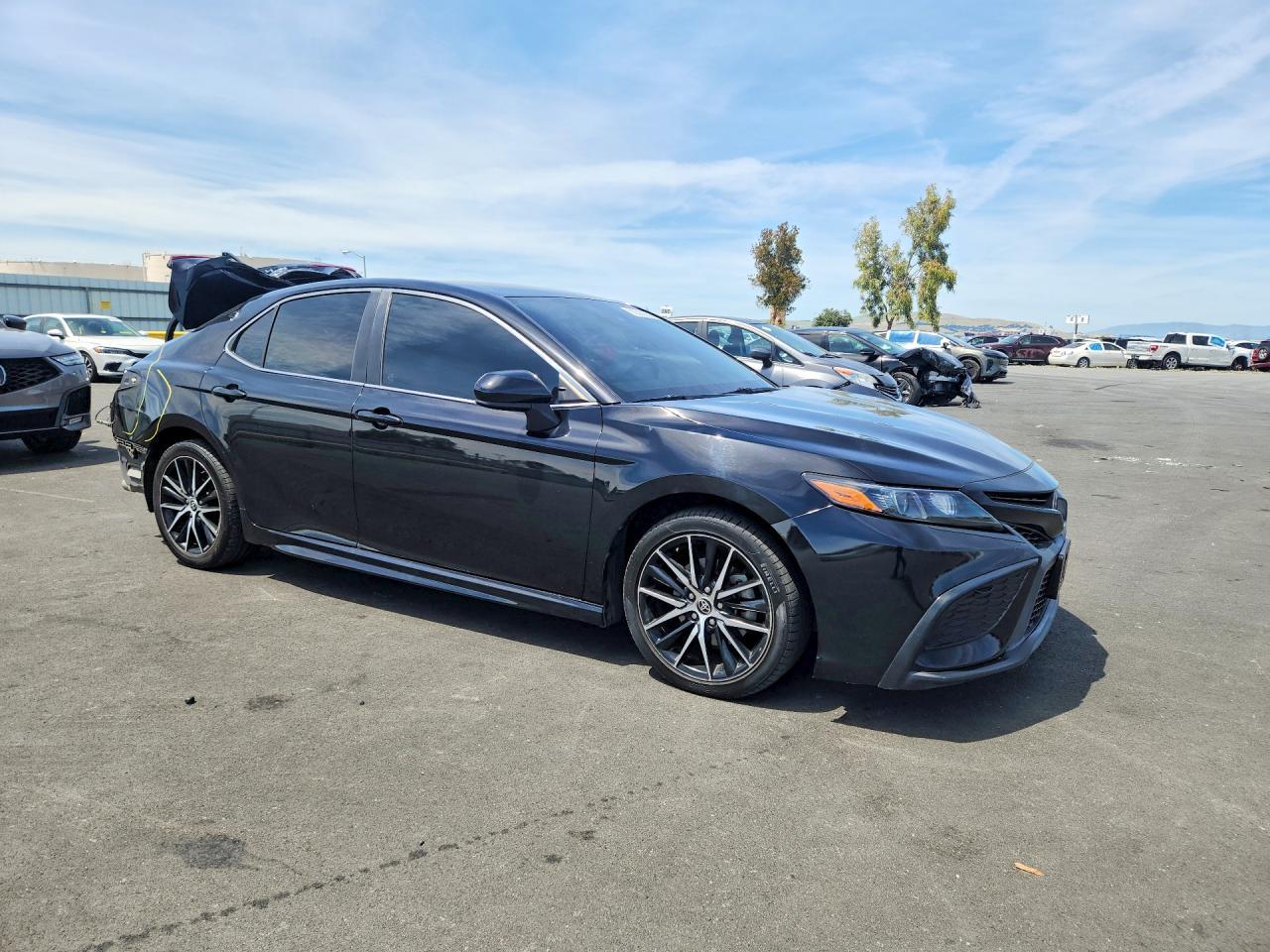 2021 Toyota Camry Se - Фото 4