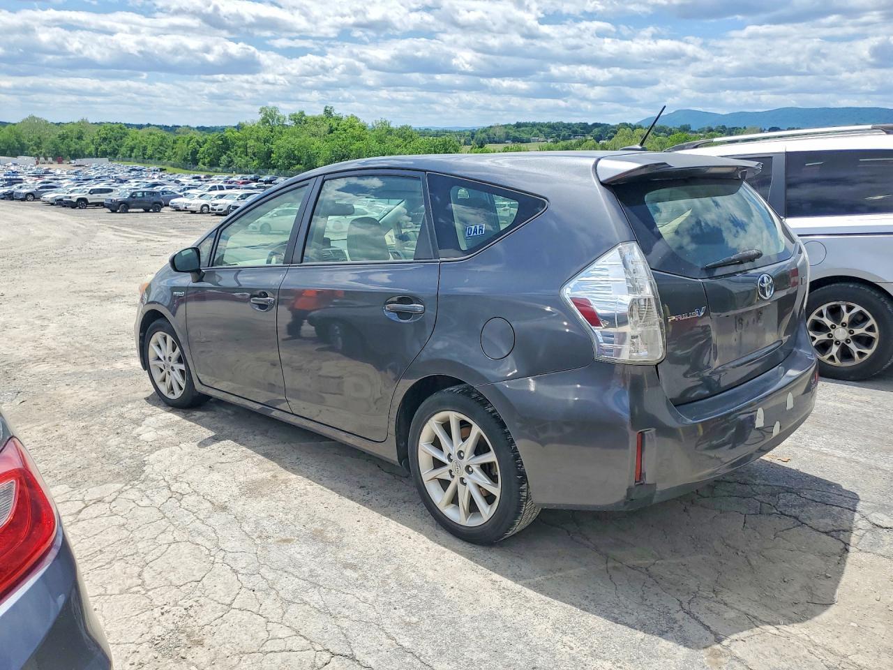 2013 Toyota Prius V - Фото 2