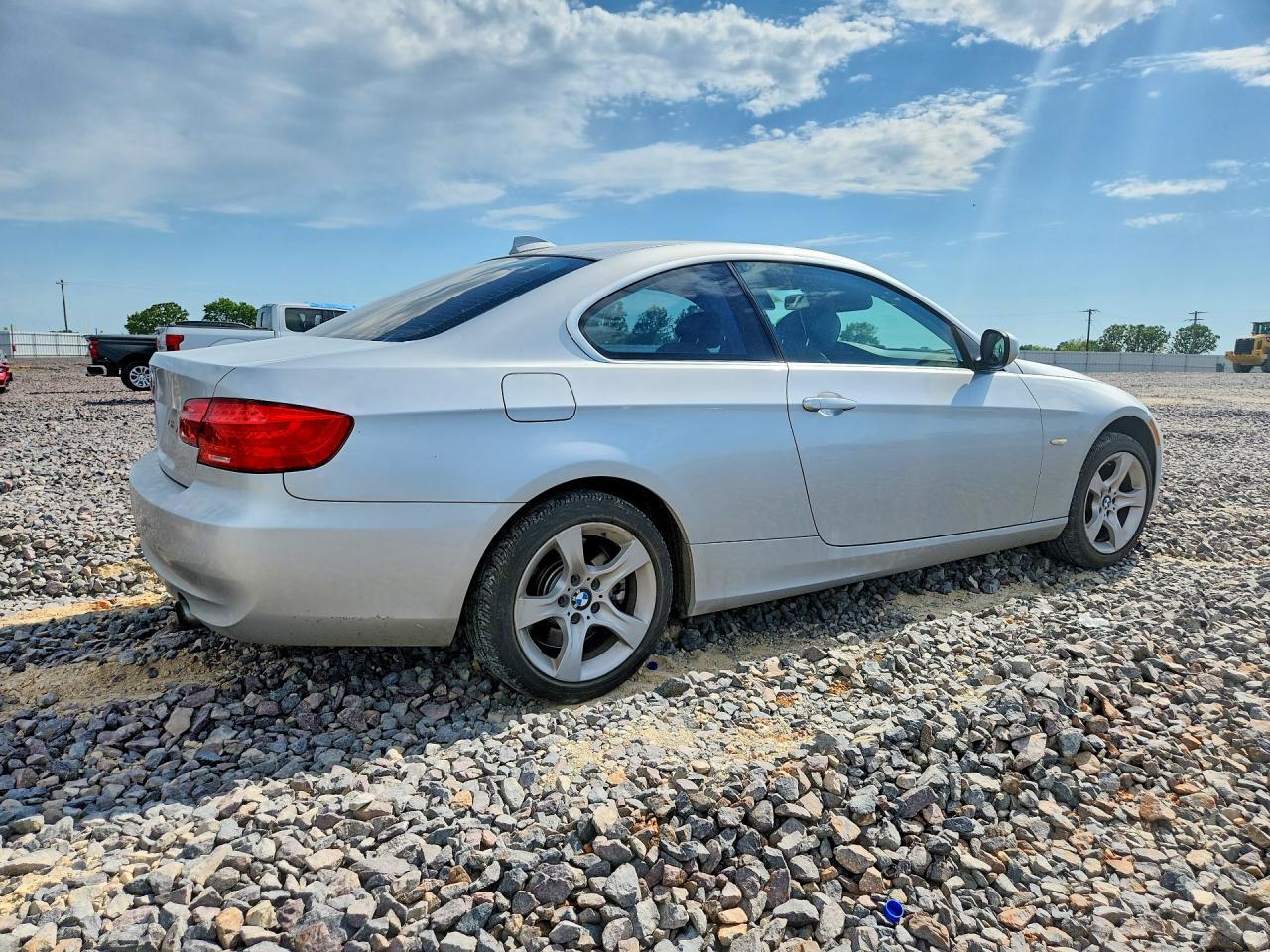 2011 BMW 335 Xi - Фото 3