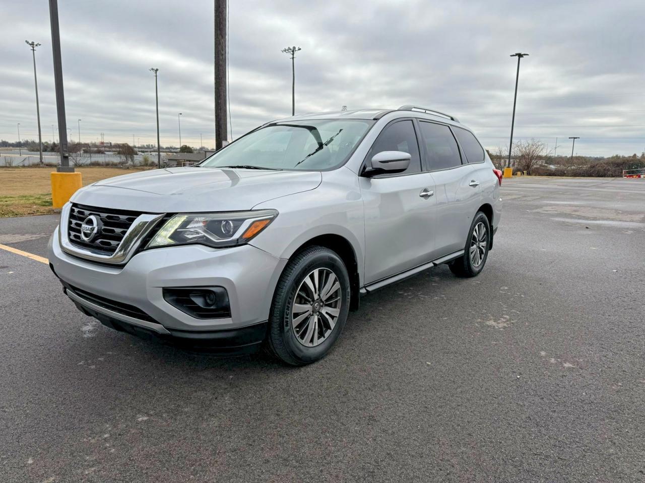 2017 Nissan Pathfinder S - Фото 2