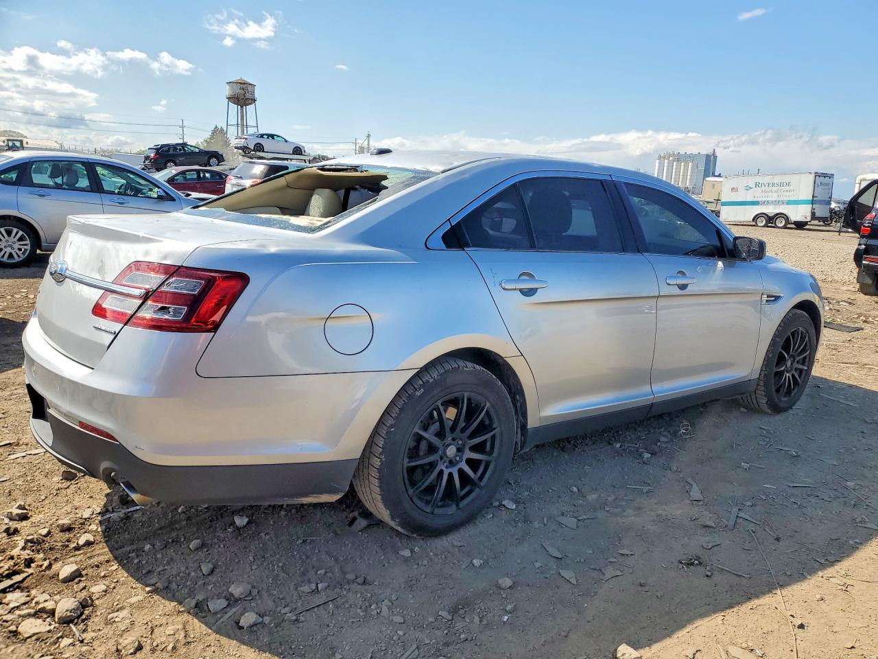 2018 Ford Taurus Se - Image 3
