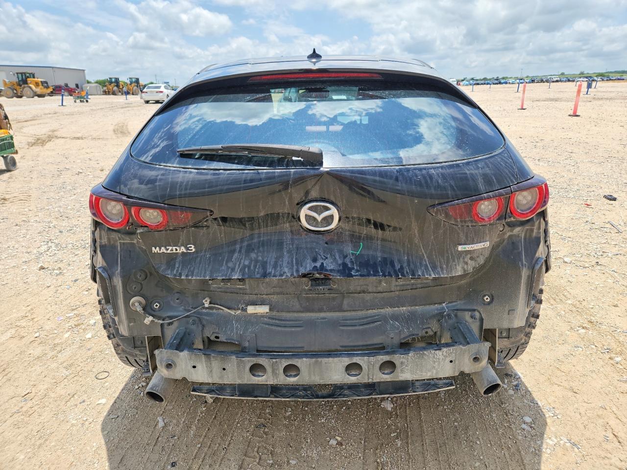 2021 Mazda 3 Premium - Image 6
