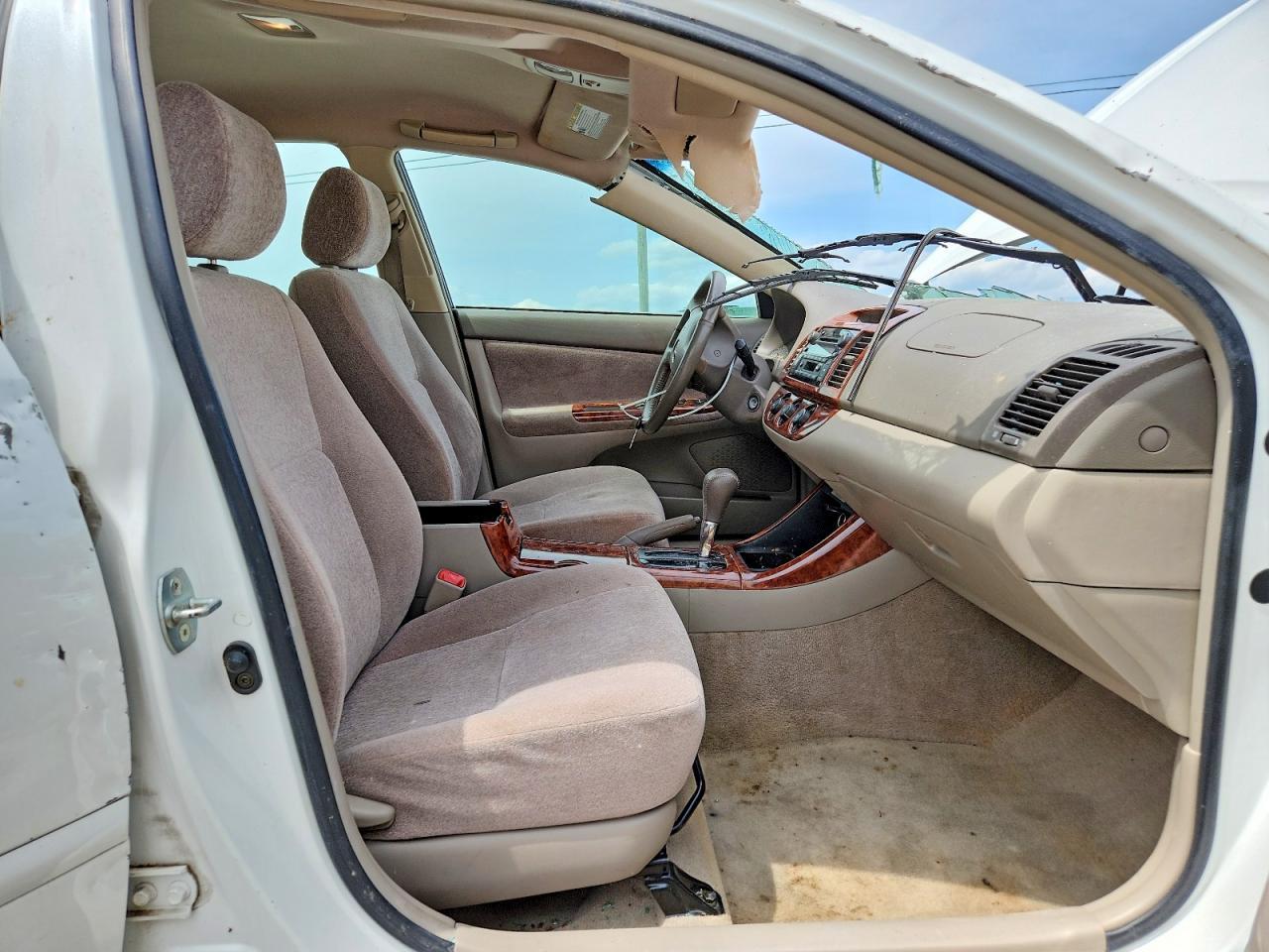 2004 Toyota Camry Le - Image 7