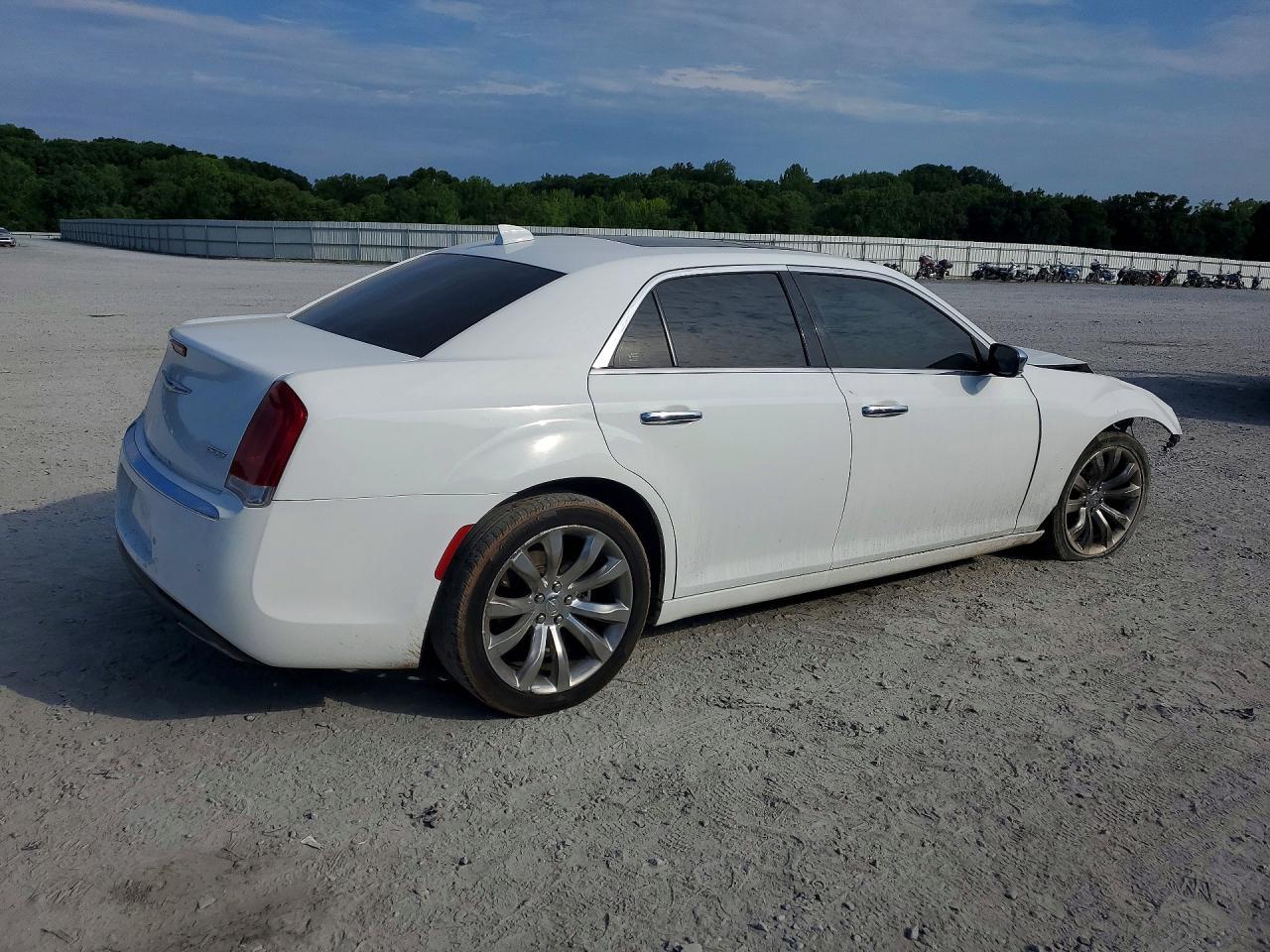 2018 Chrysler 300 Limited - Фото 3