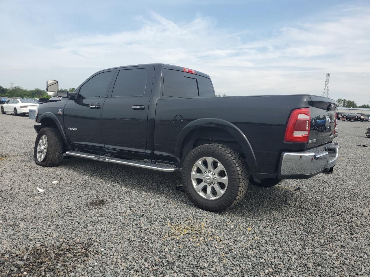 2022 Ram 3500 Laramie - Фото 2