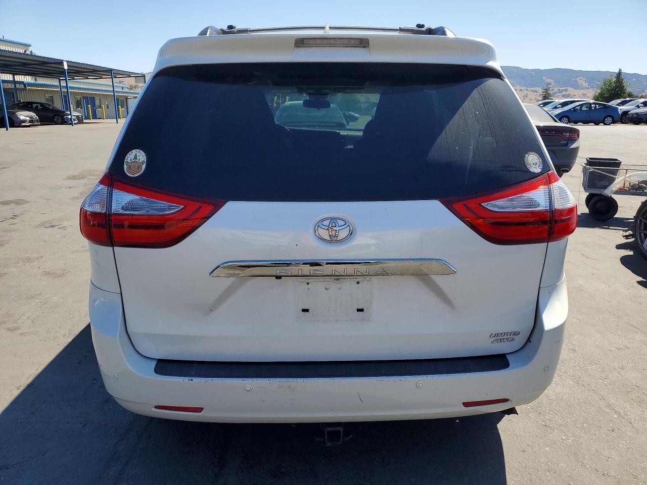 2015 Toyota Sienna Limited Premium 7-Passenger - Фото 6