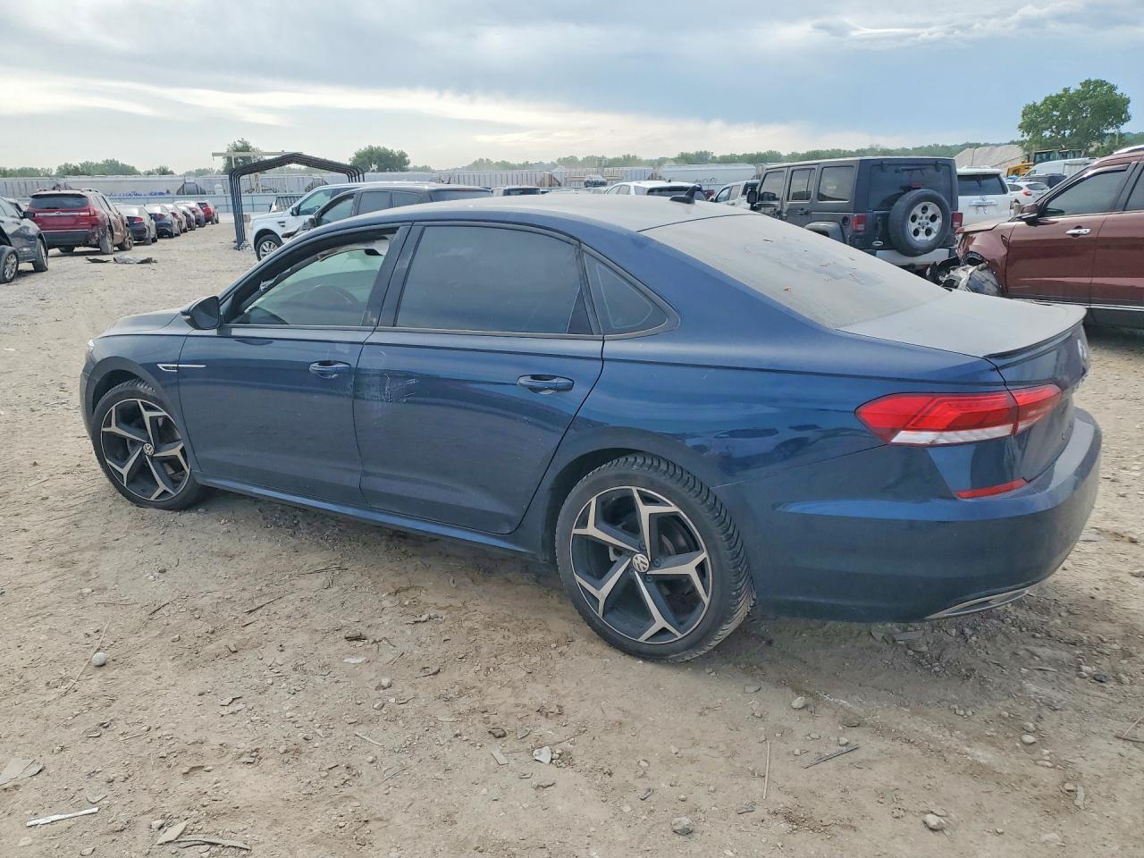 2020 Volkswagen Passat R-Line - Фото 2