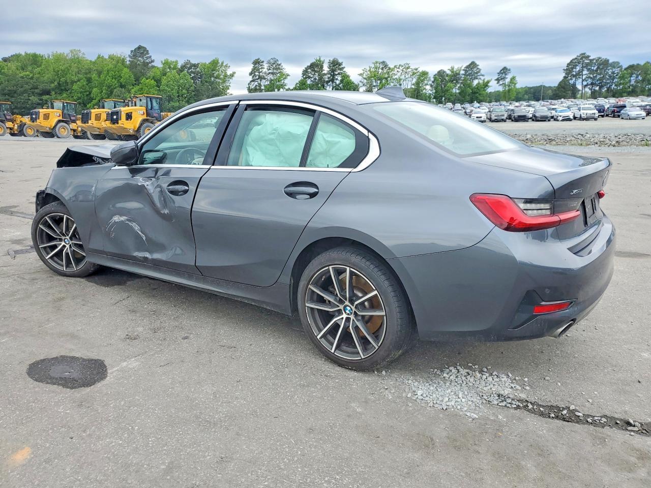 2021 BMW 330Xi - Фото 2
