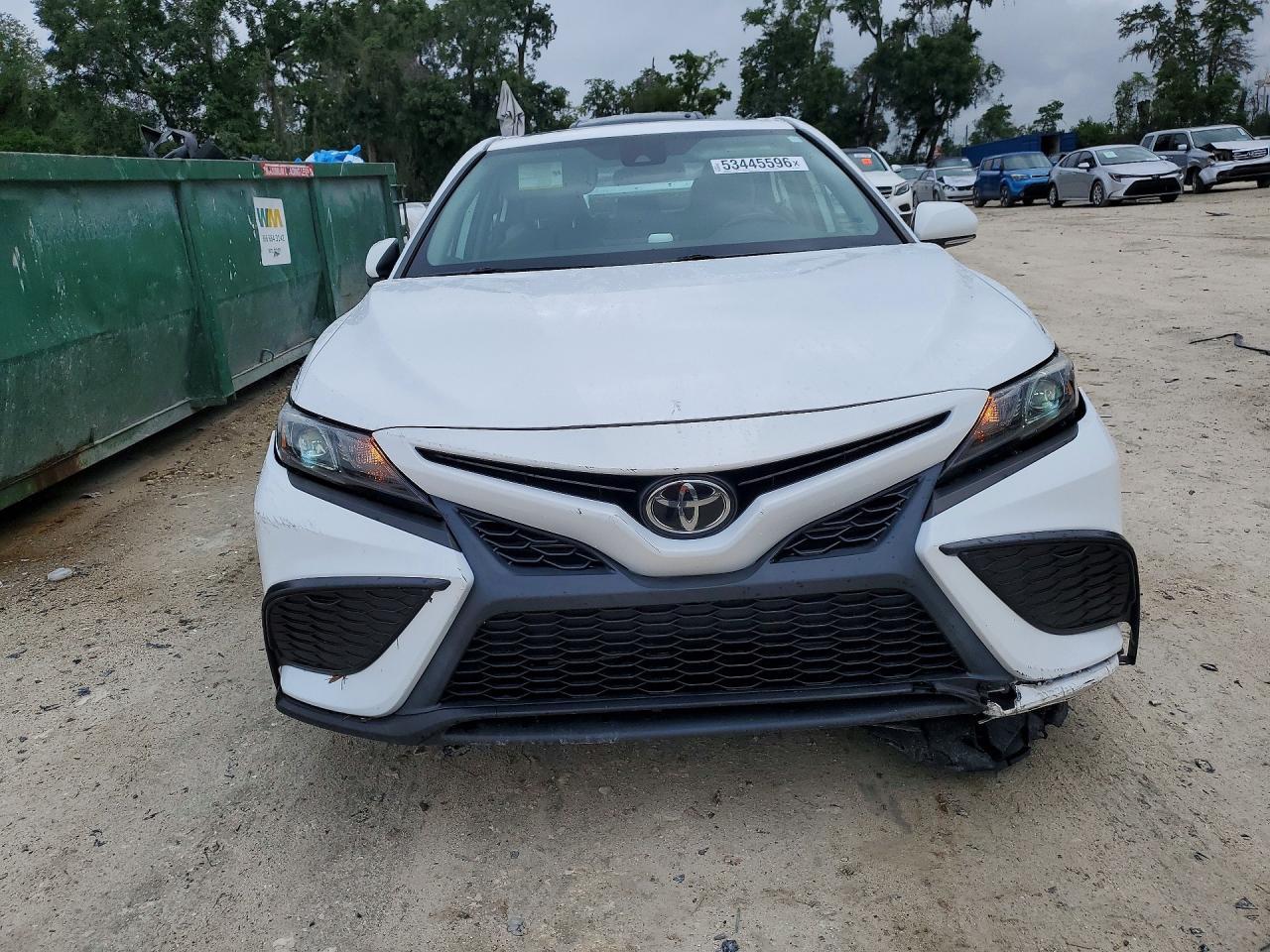 2021 Toyota Camry Se - Фото 5