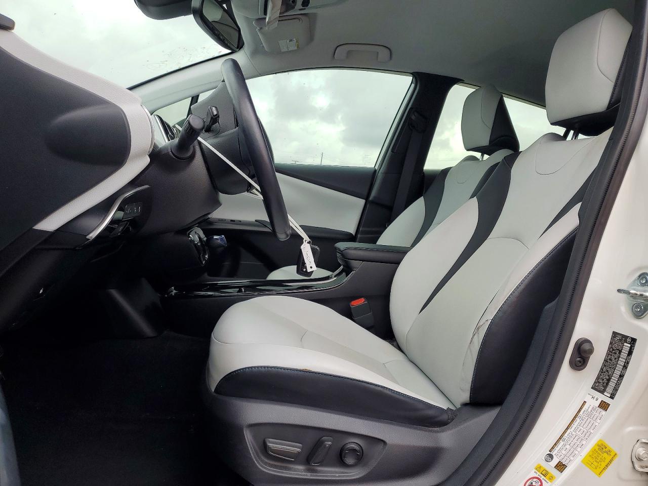 2019 Toyota Prius Xle - Image 7