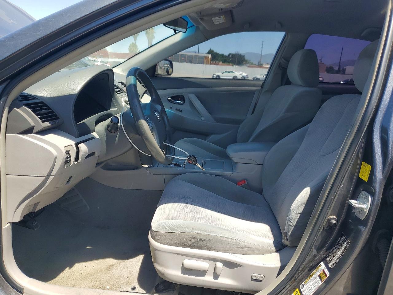 2011 Toyota Camry Le V6 - Image 7