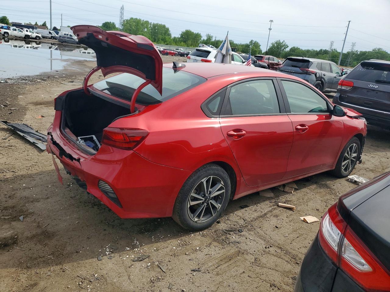 2023 Kia Forte Lxs - Image 3
