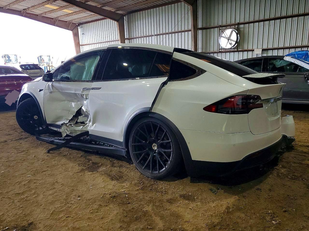 2021 Tesla Model X - Фото 2