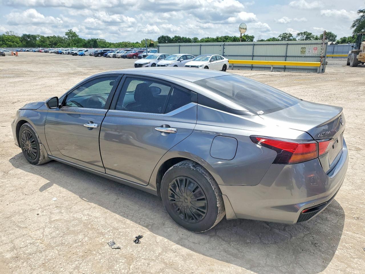 2023 Nissan Altima S - Фото 2