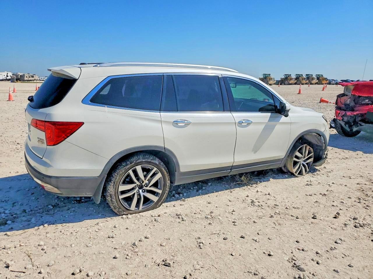 2017 Honda Pilot Touring - Image 3