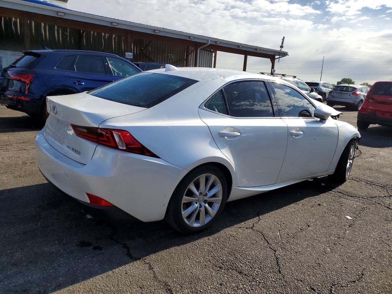2016 Lexus Is 300 - Фото 3