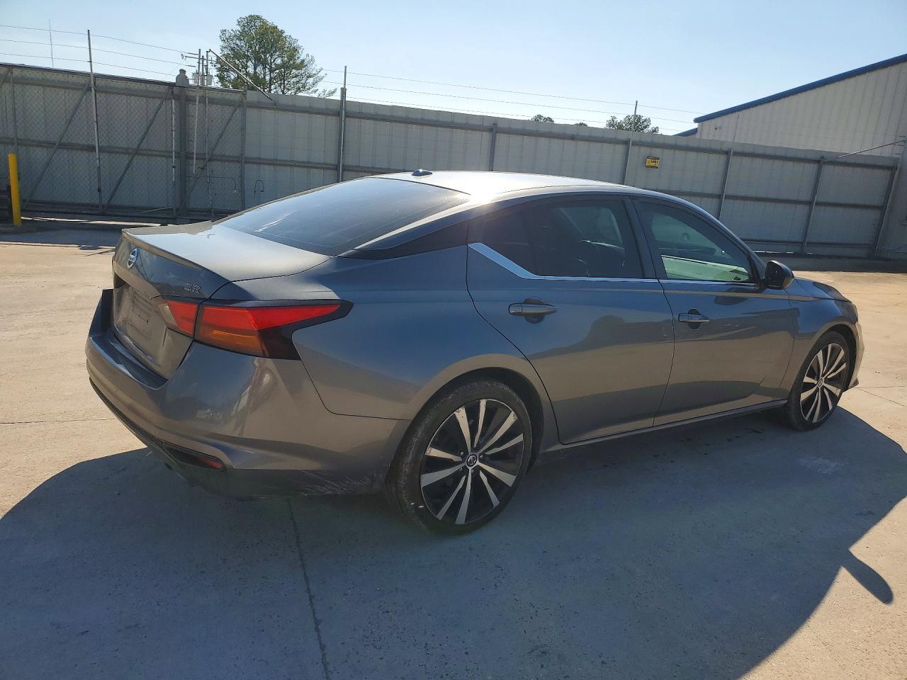 2019 Nissan Altima Sr - Фото 3