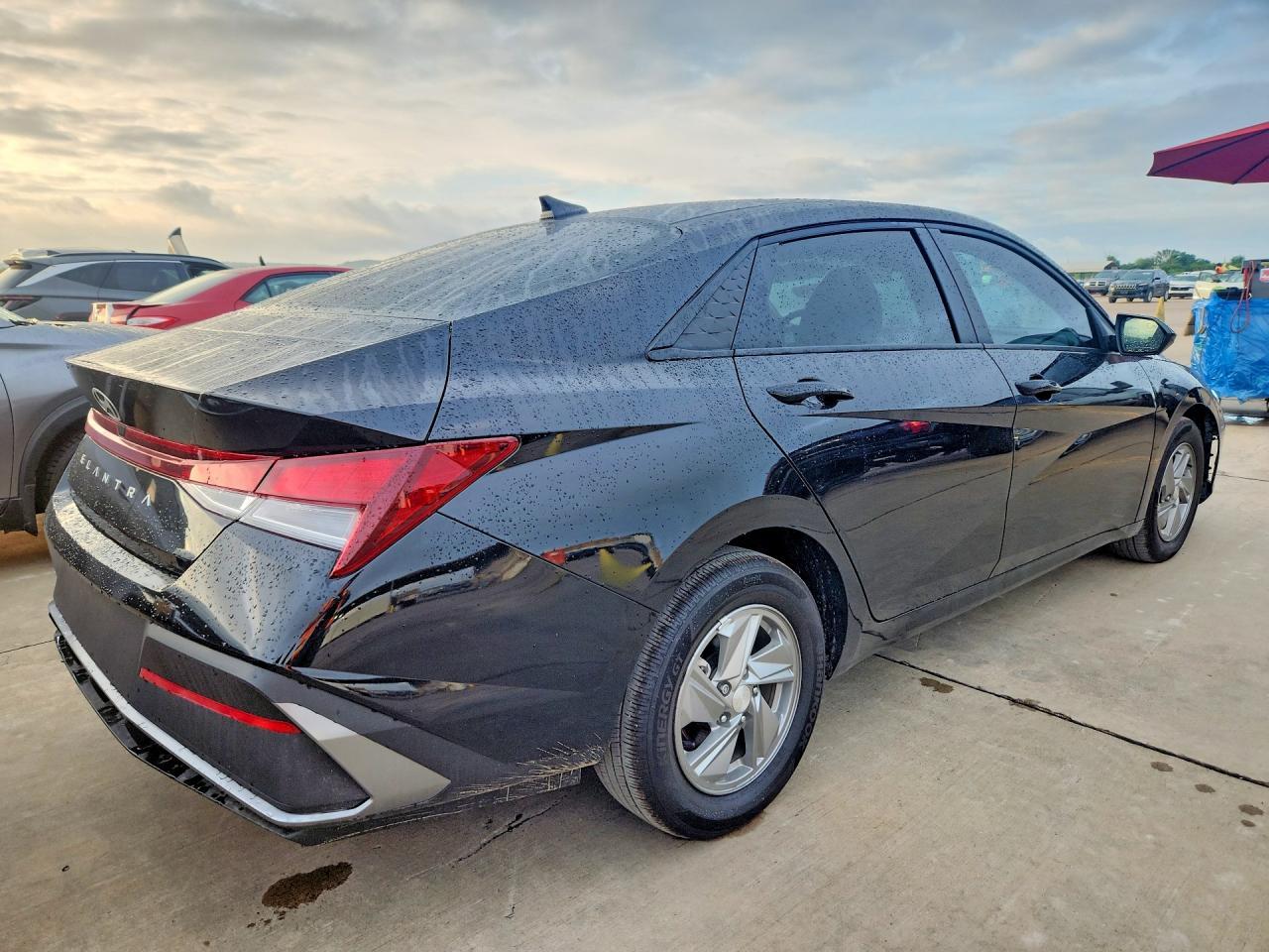 2025 Hyundai Elantra Se - Image 3