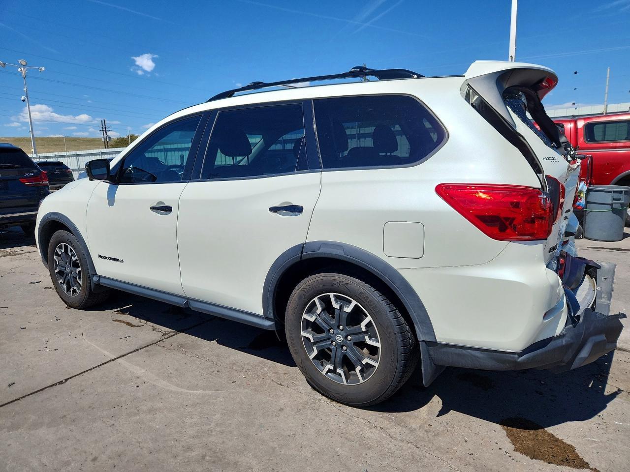 2020 Nissan Pathfinder Sl - Image 2