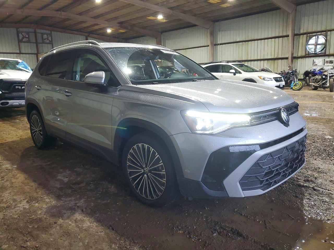 2025 Volkswagen Taos Se - Image 4