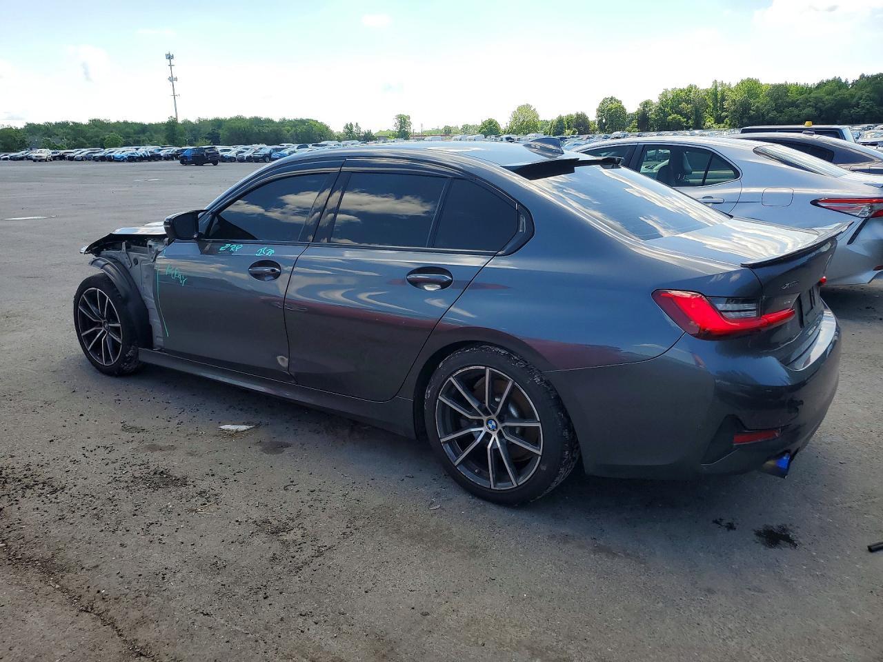 2019 BMW 330Xi - Фото 2