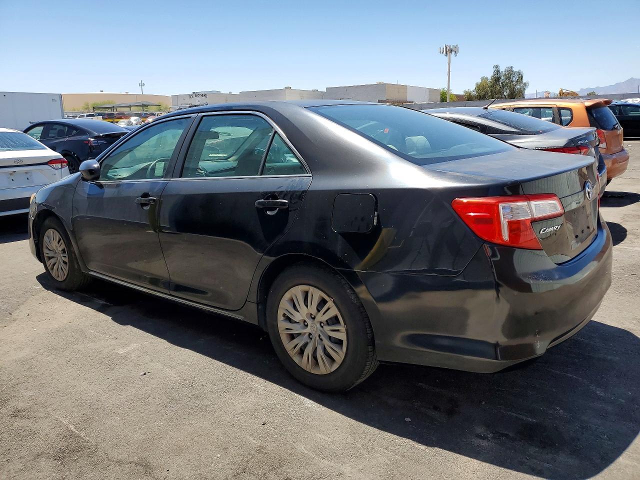 2012 Toyota Camry - Фото 2