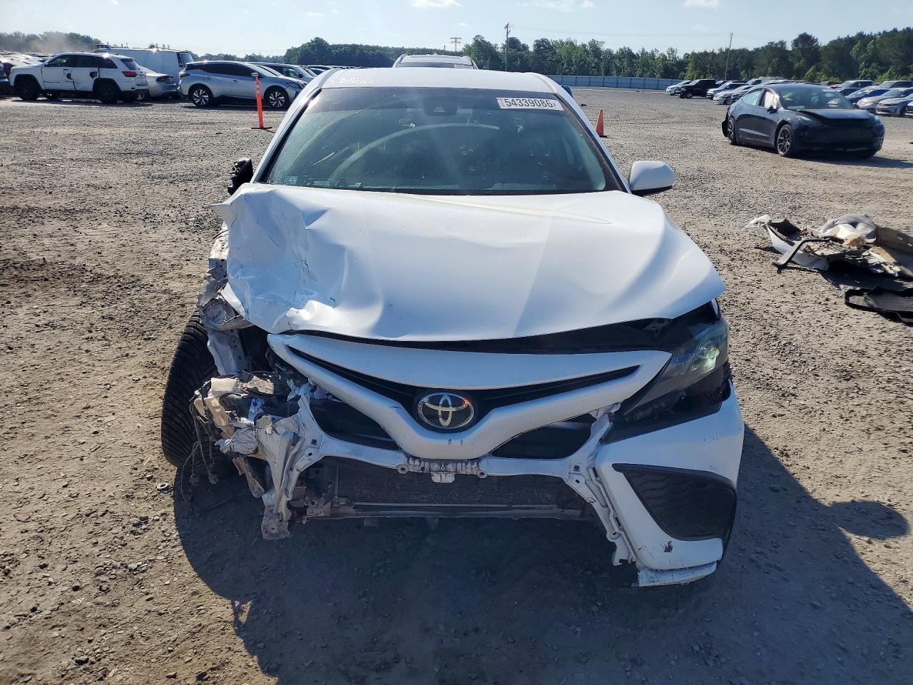2021 Toyota Camry Se - Image 5