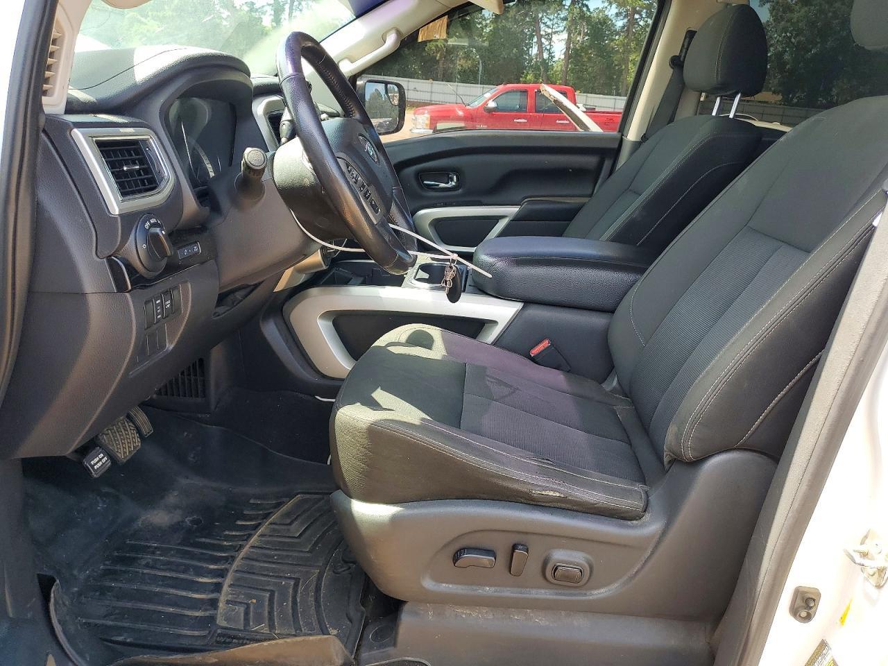 2018 Nissan Titan - Фото 7