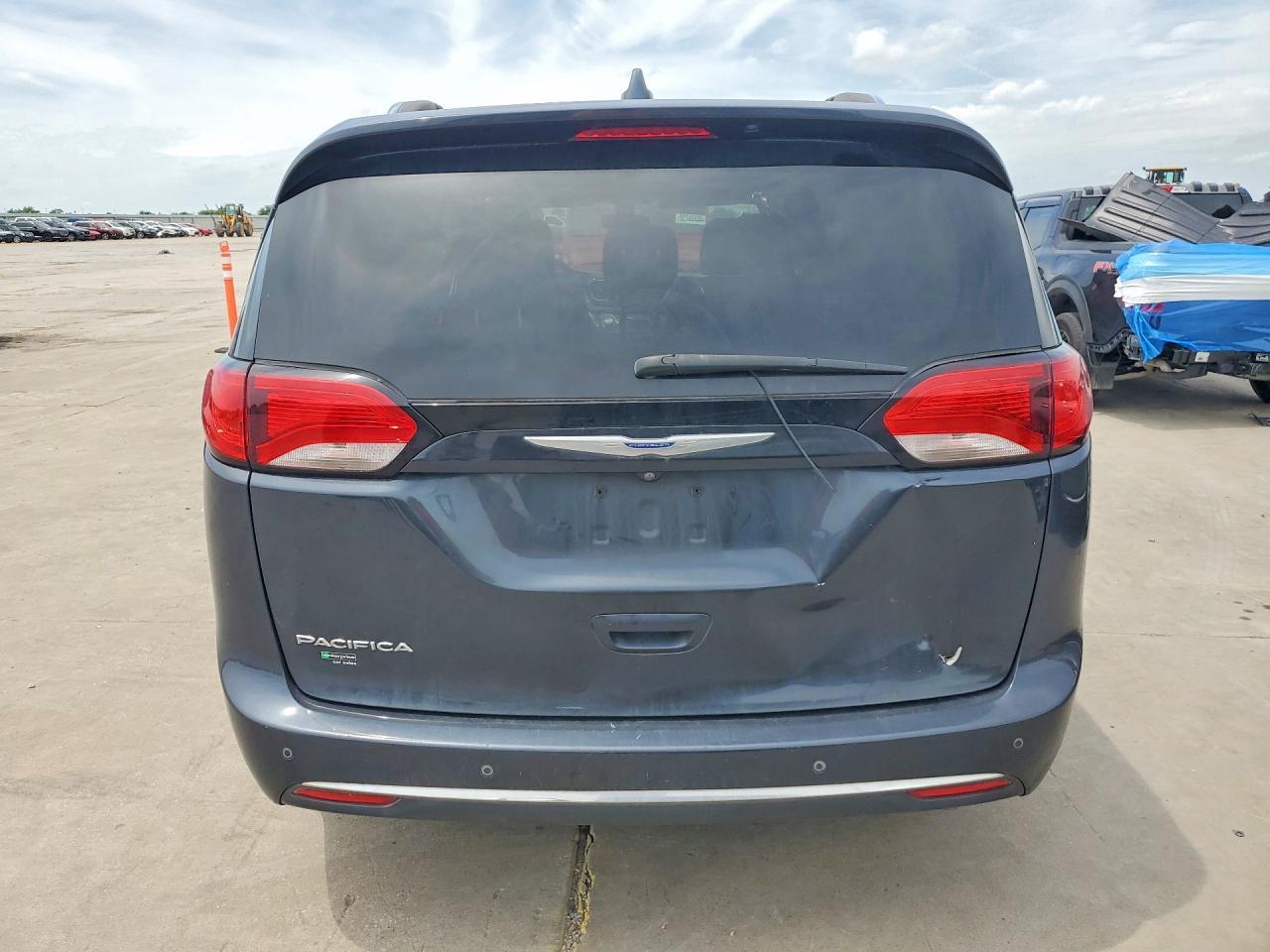 2020 Chrysler Pacifica Touring L - Image 6