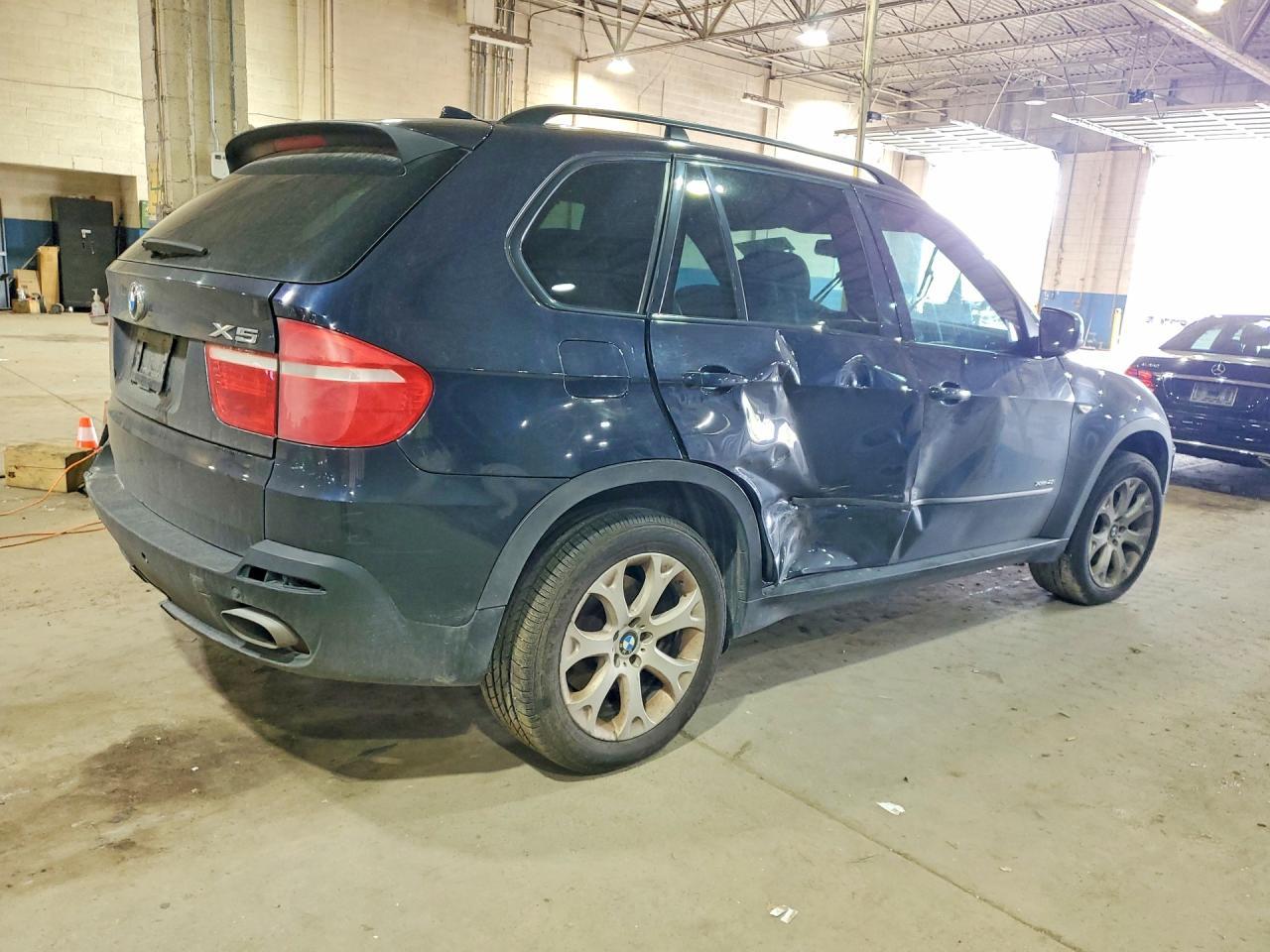 2010 BMW X5 xDrive48I - Фото 3