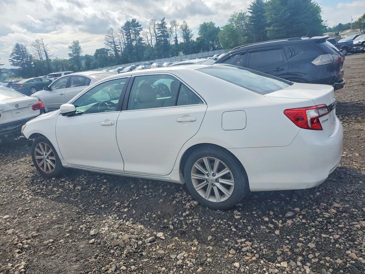 2014 Toyota Camry Xle V6 - Image 2